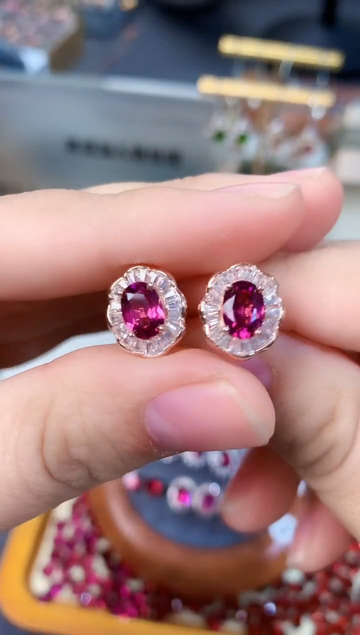 【闪购商品】石榴石耳钉银S925镶嵌天然镁铝