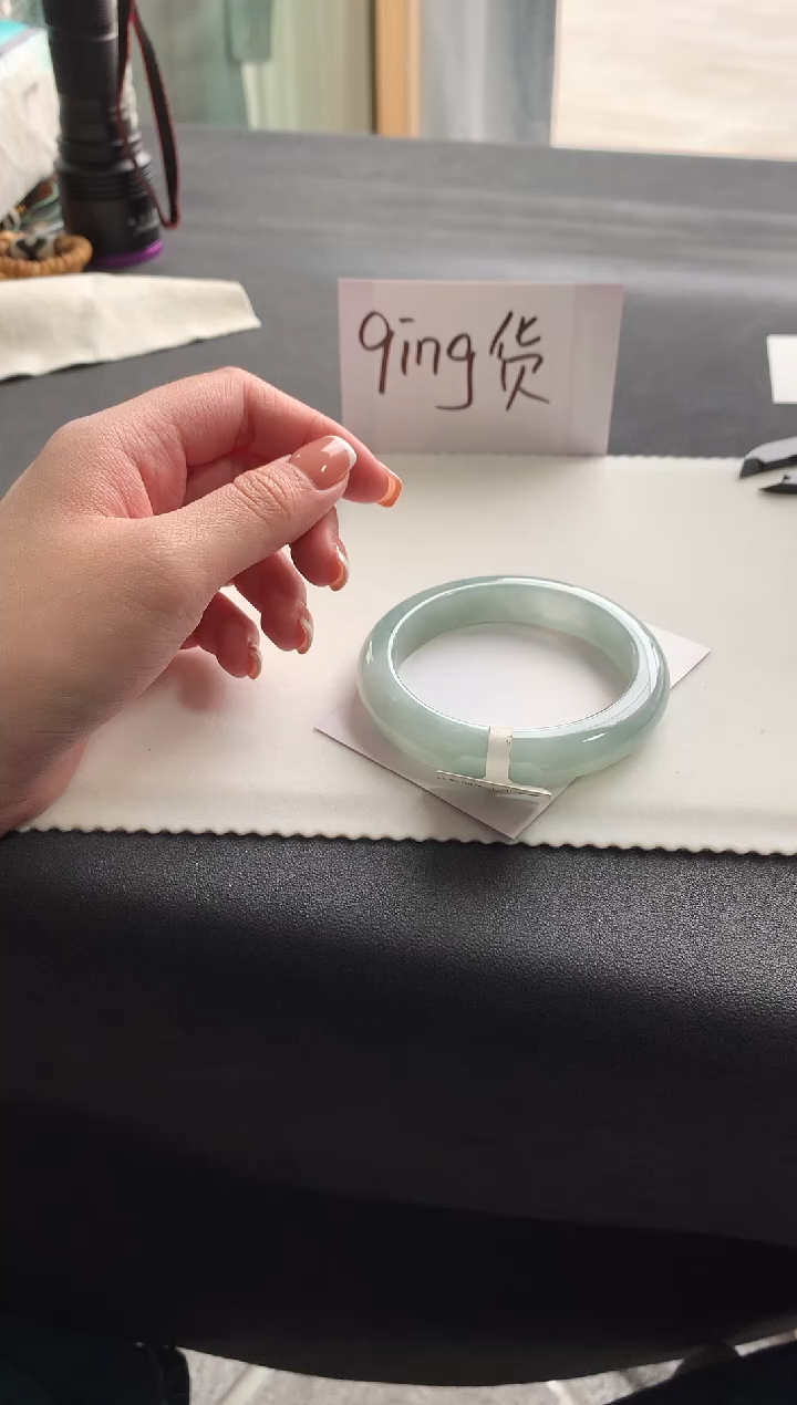 【闪购商品】翡翠手镯未镶嵌58正圈A8076买断