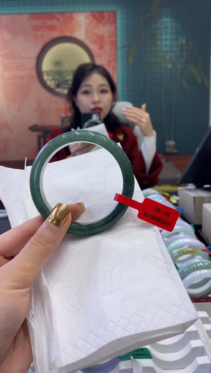 【闪购商品】翡翠手镯未镶嵌多人04032