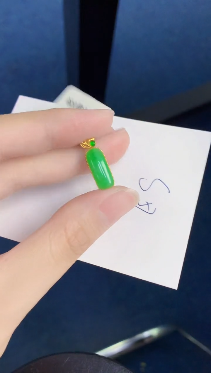 翡翠18K金镶嵌颈饰天然翡翠缅甸A货