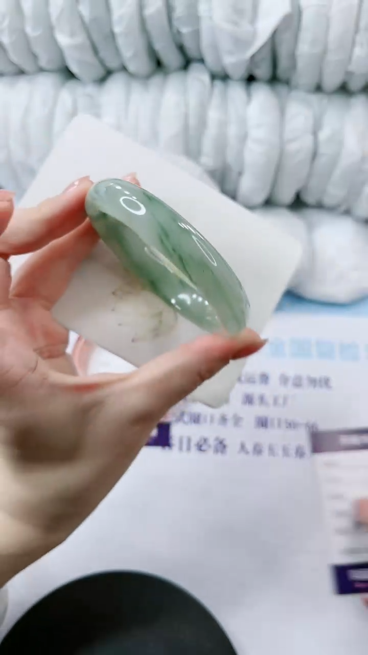 【闪购商品】石英质玉手镯未镶嵌多样性发货V320
