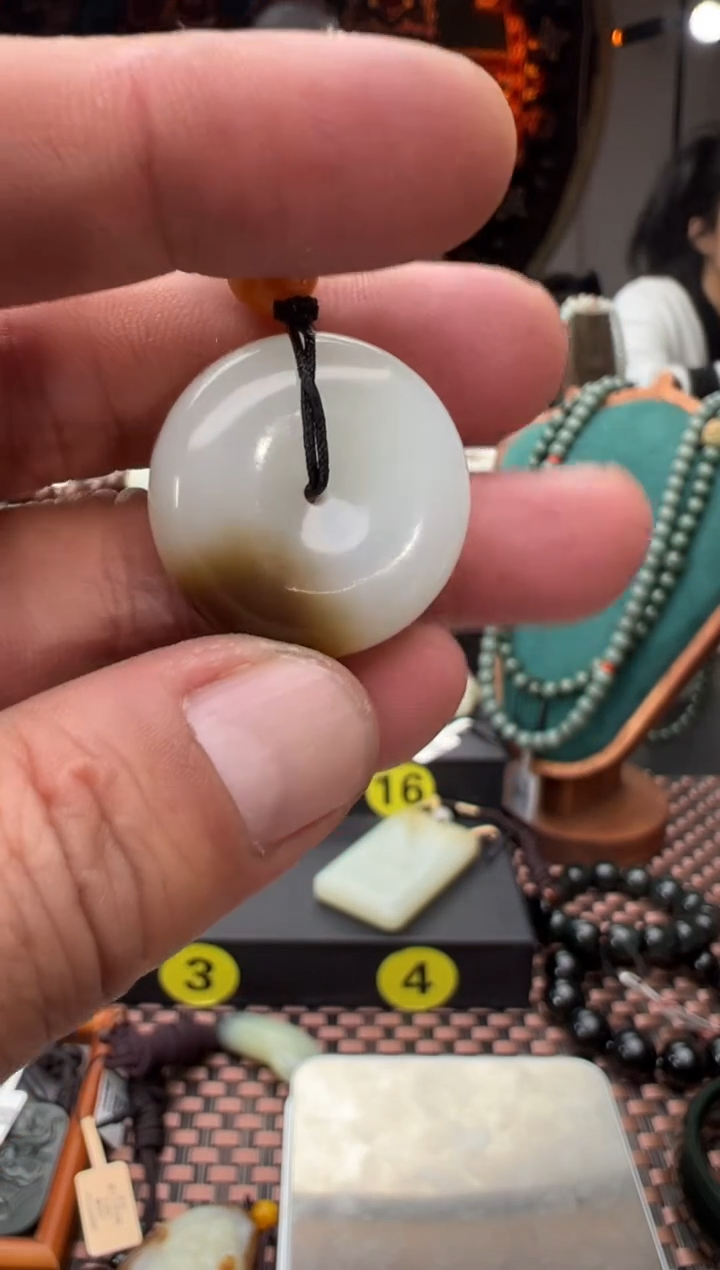 吊坠(赠链)未镶嵌和田玉金山糖白平安扣