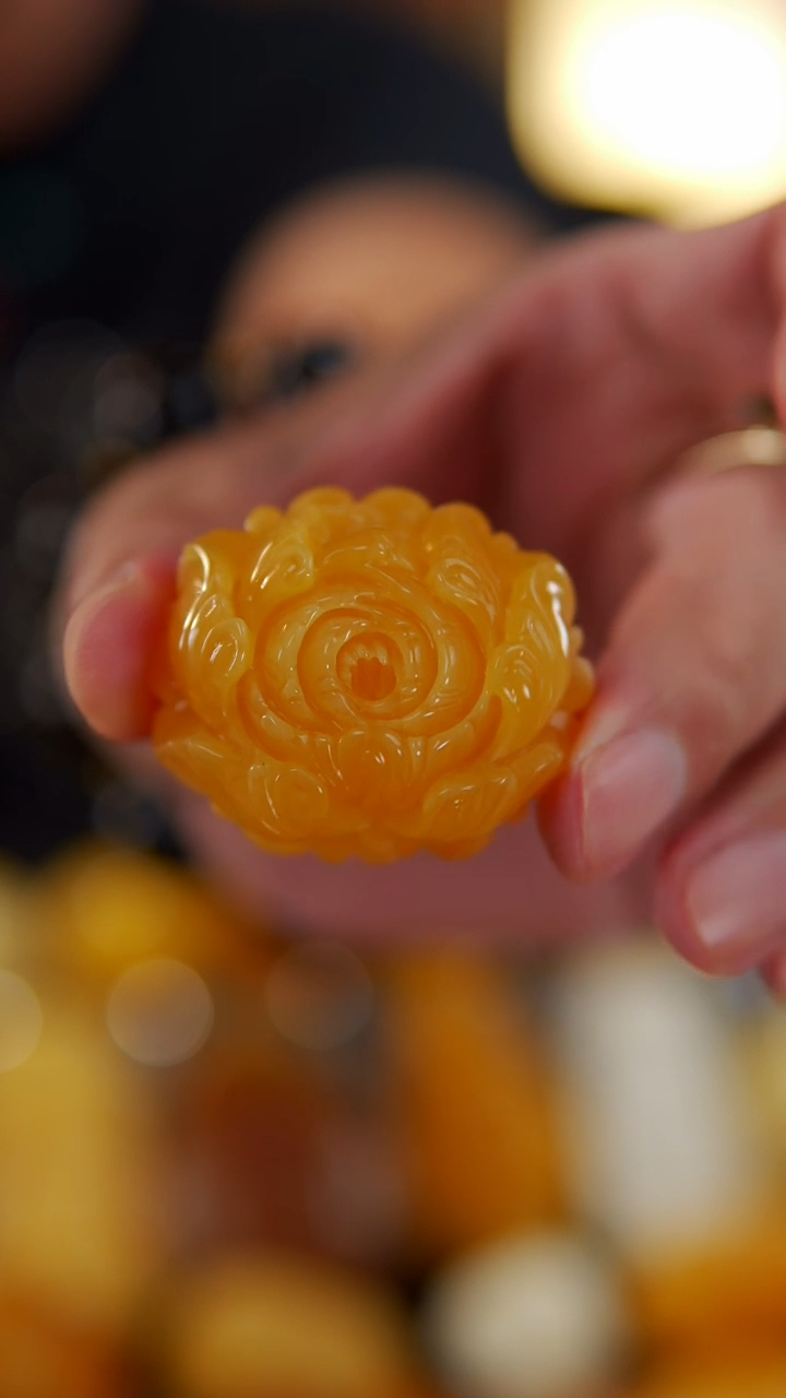 【闪购商品】蜜蜡裸石未镶嵌焦皮料牡丹花22.44