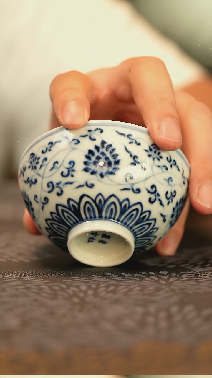 特价仿明缠枝莲宫碗