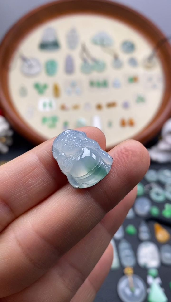 颈饰未镶嵌翡翠冰飘花财神爷/芬