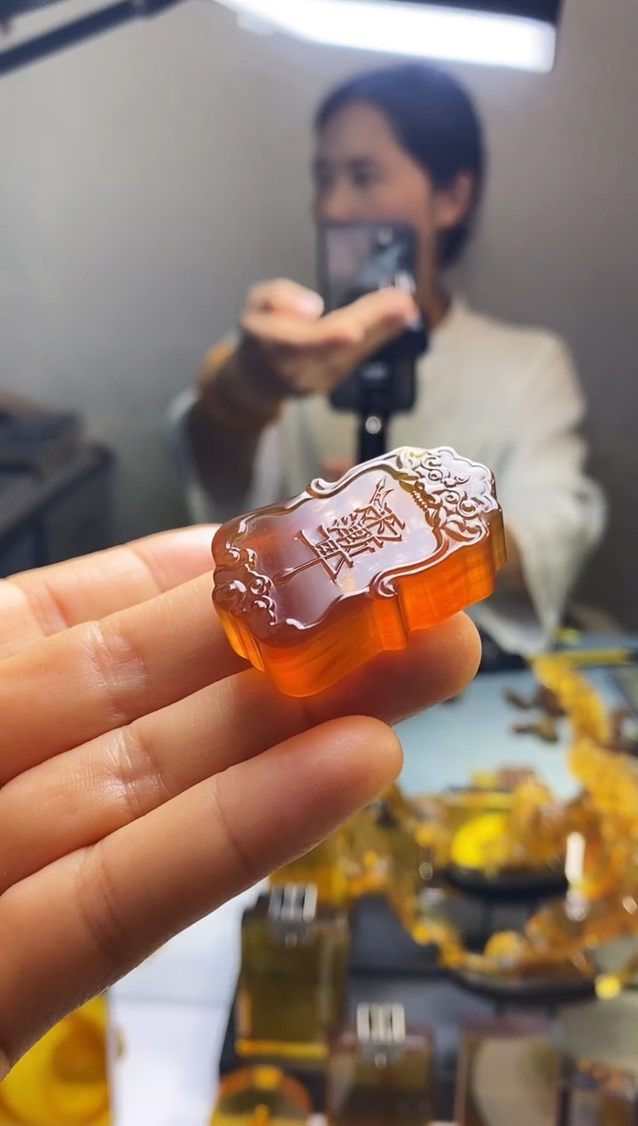 未镶嵌颈饰琥珀SN26-100（紫薇讳）