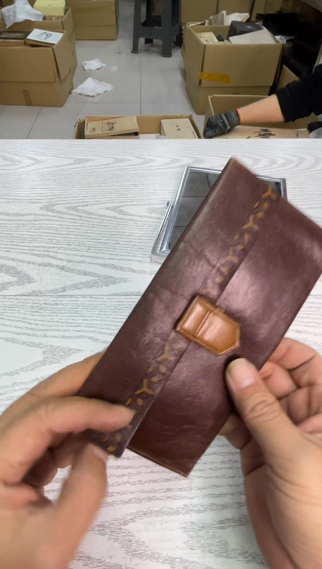 人造革默认微瑕，no退no换，介意勿拍