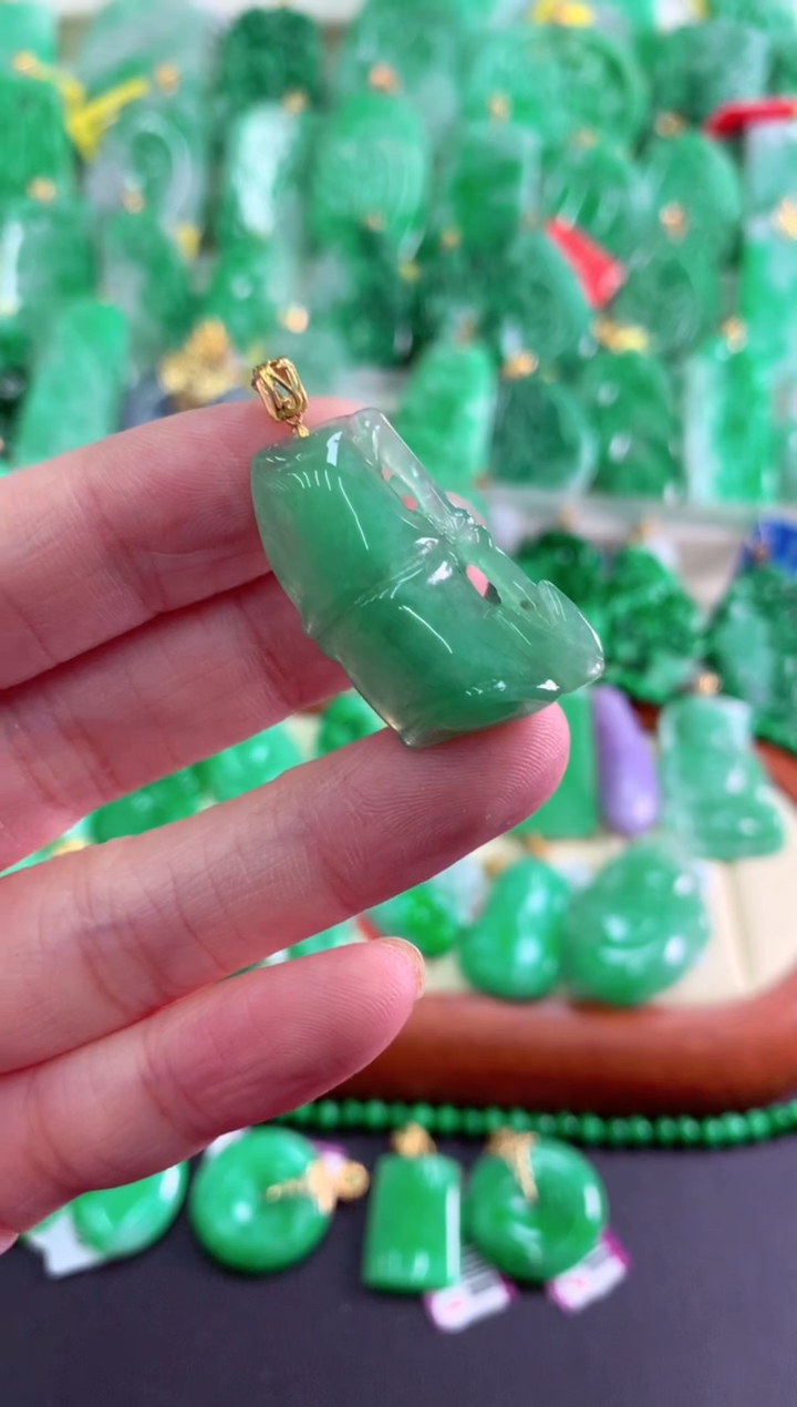 翡翠18K金镶嵌吊坠(不含链)挂件