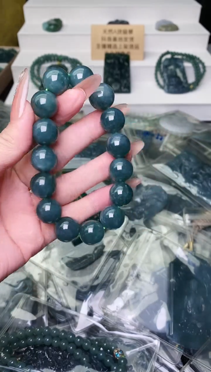 颈饰未镶嵌翡翠 