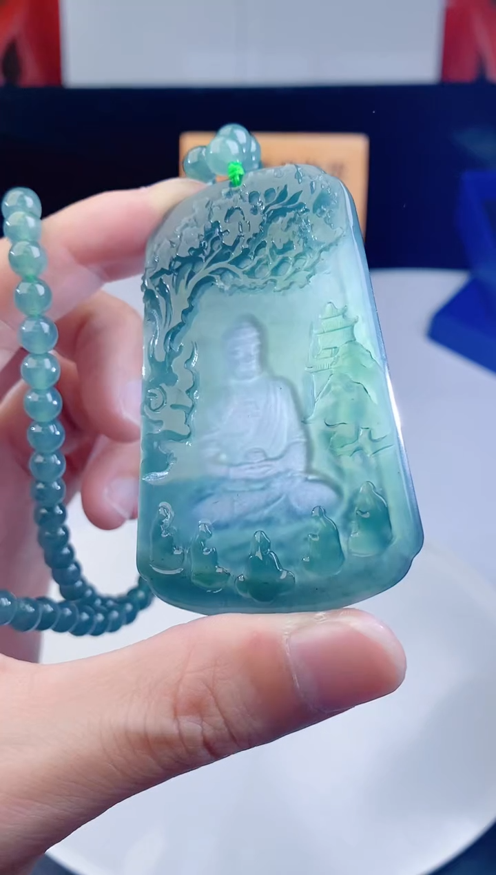 颈饰未镶嵌翡翠 