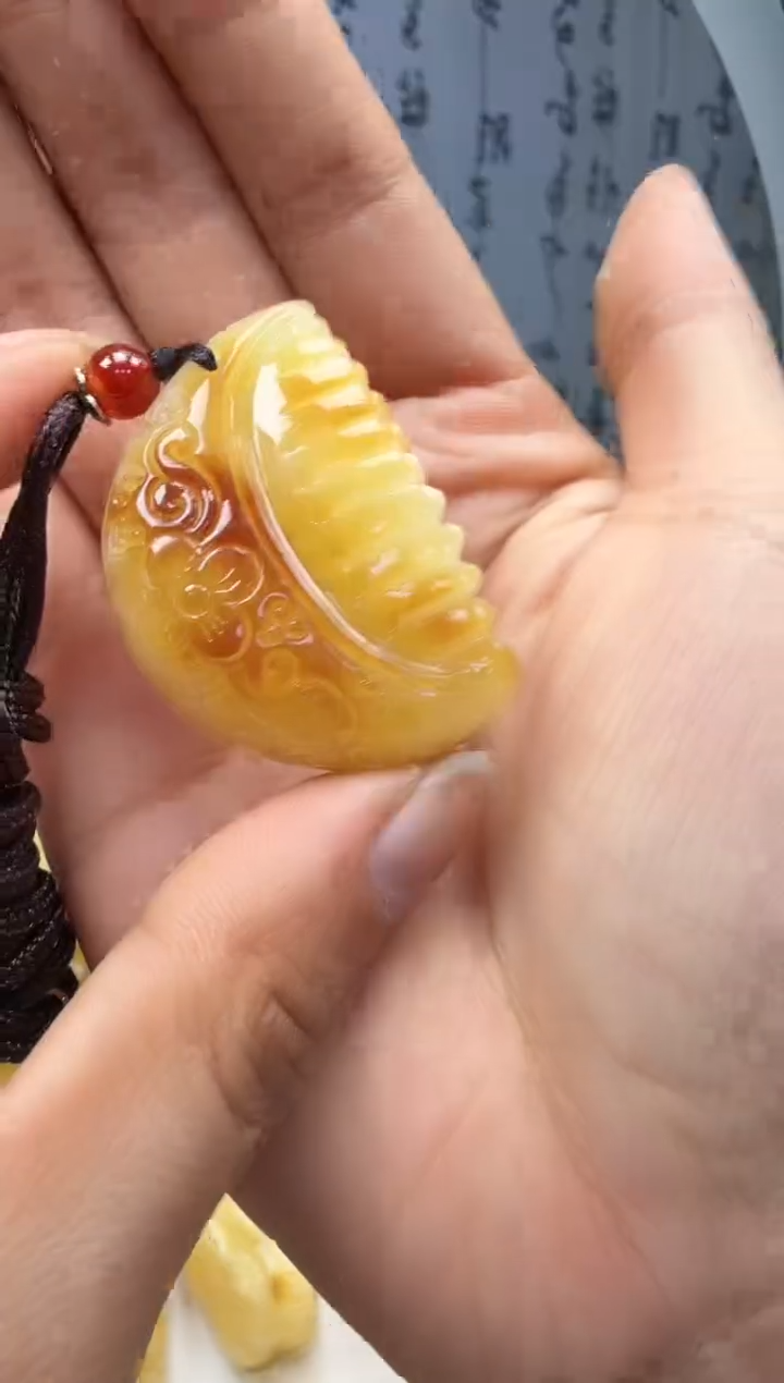 裸石琥珀未镶嵌如图