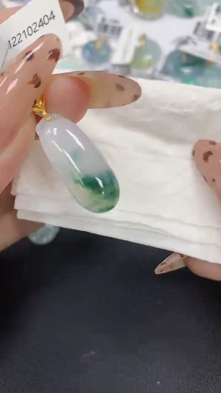 颈饰18K金镶嵌翡翠a货假一赔三支持复检百元上9元证书费自理