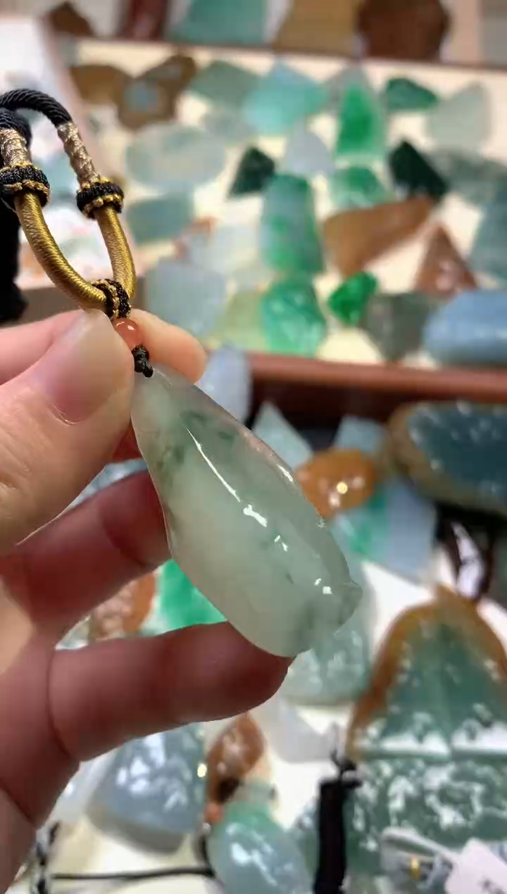 【闪购商品】翡翠颈饰未镶嵌吊坠