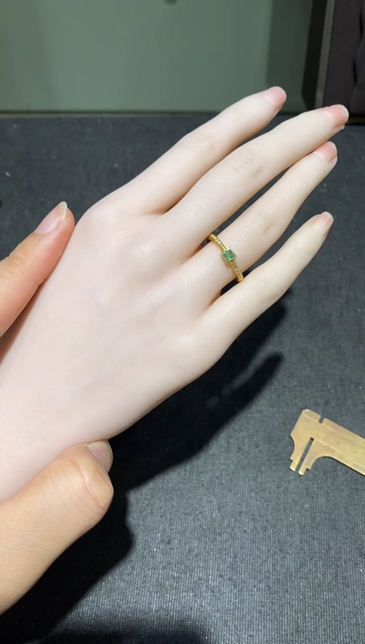 银S925镶嵌戒指祖母绿戒指