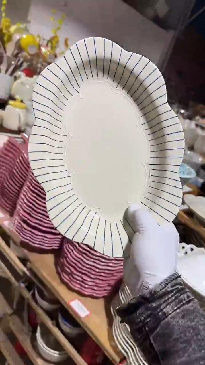 陶瓷条纹鱼盘微瑕 凑满20元包邮