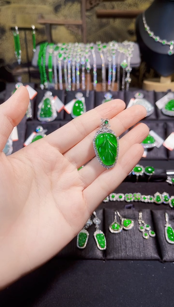 【闪购商品】翡翠颈饰银S925镶嵌叶子吊坠