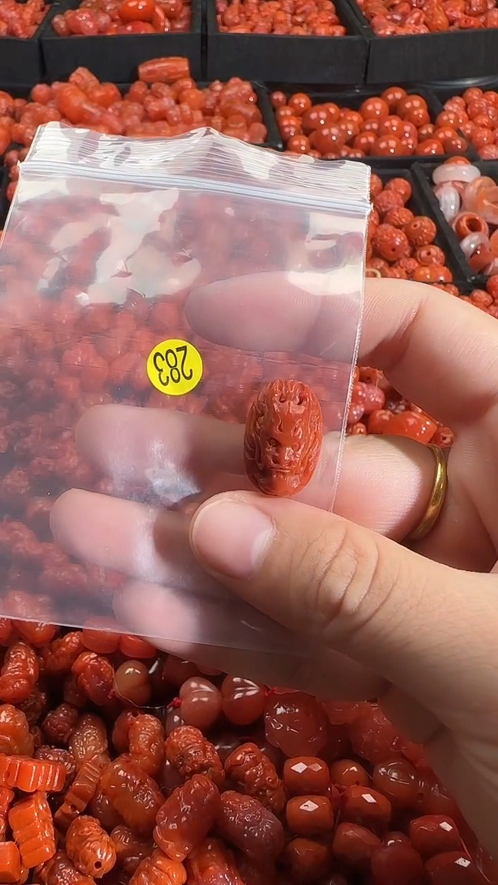 颈饰未镶嵌南红玛瑙1