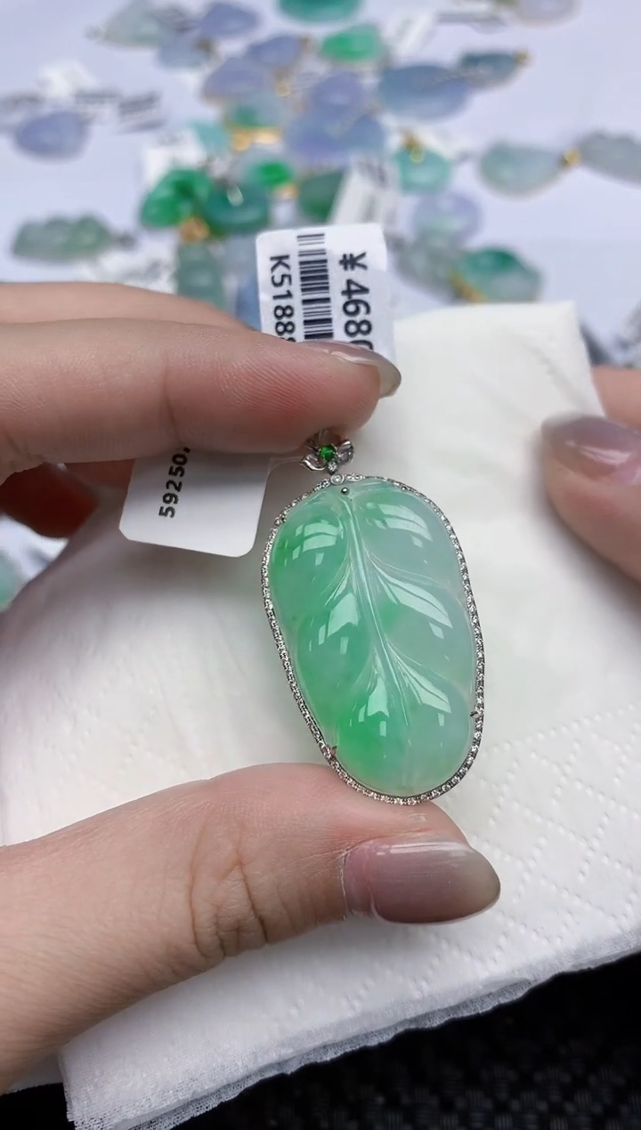 【闪购商品】翡翠颈饰18K金镶嵌天然翡翠A货