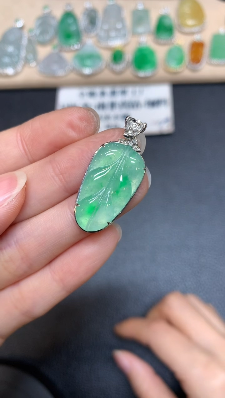 【闪购商品】翡翠颈饰18K金镶嵌树叶【无服务费