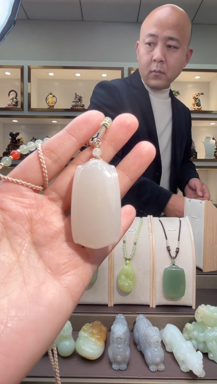 颈饰未镶嵌和田玉苏