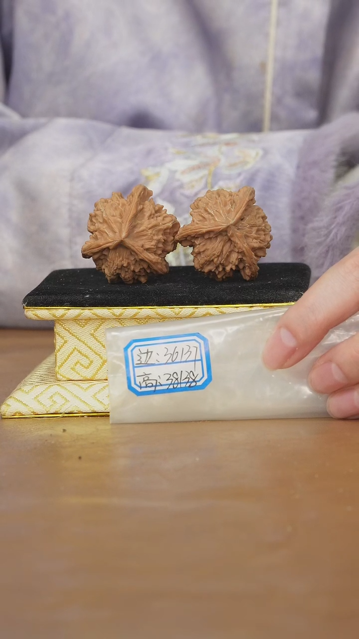 把件文玩核桃盘山三棱