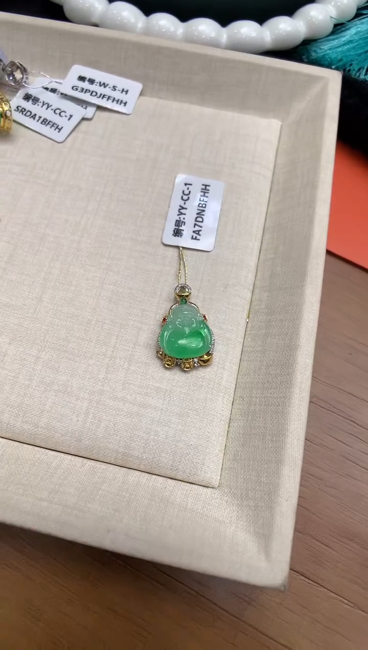 【闪购商品】翡翠颈饰18K金镶嵌财神