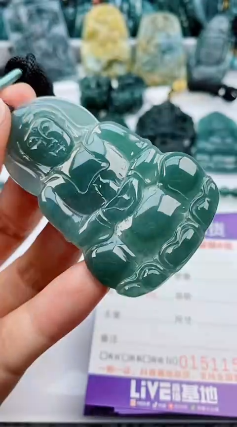 翡翠未镶嵌颈饰                 