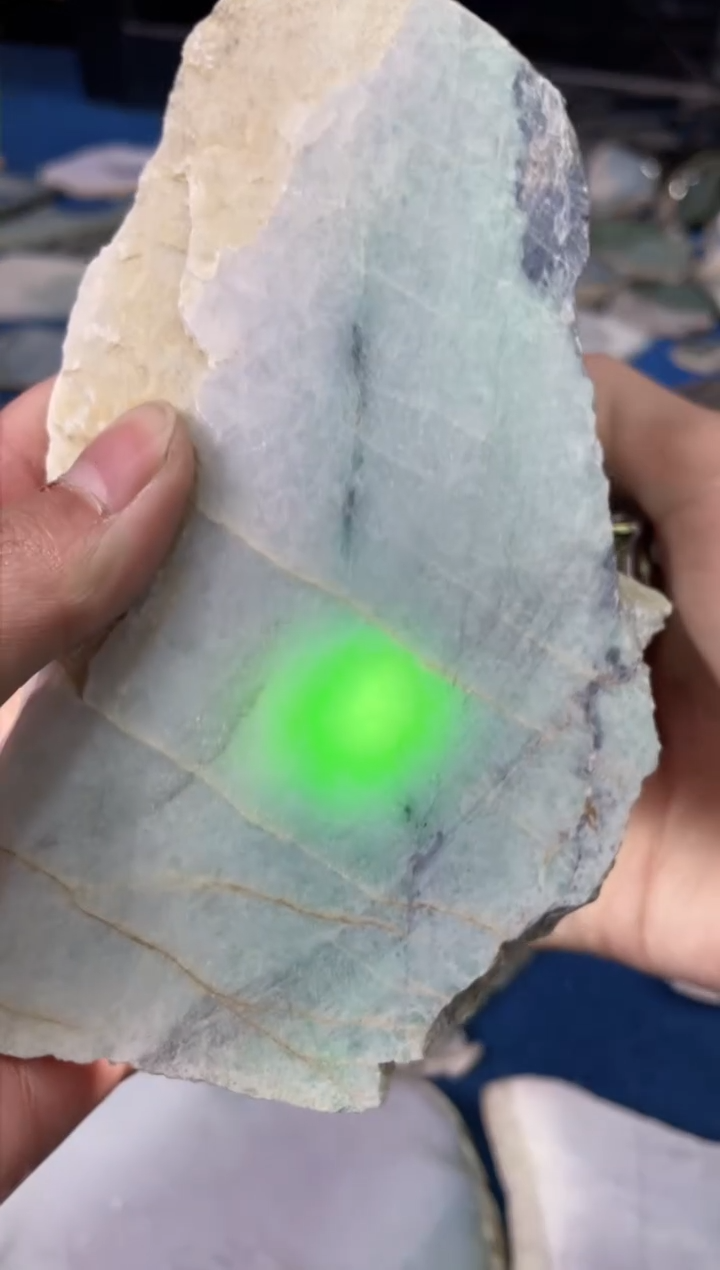 【闪购商品】翡翠挂件未镶嵌Z 翡翠片料