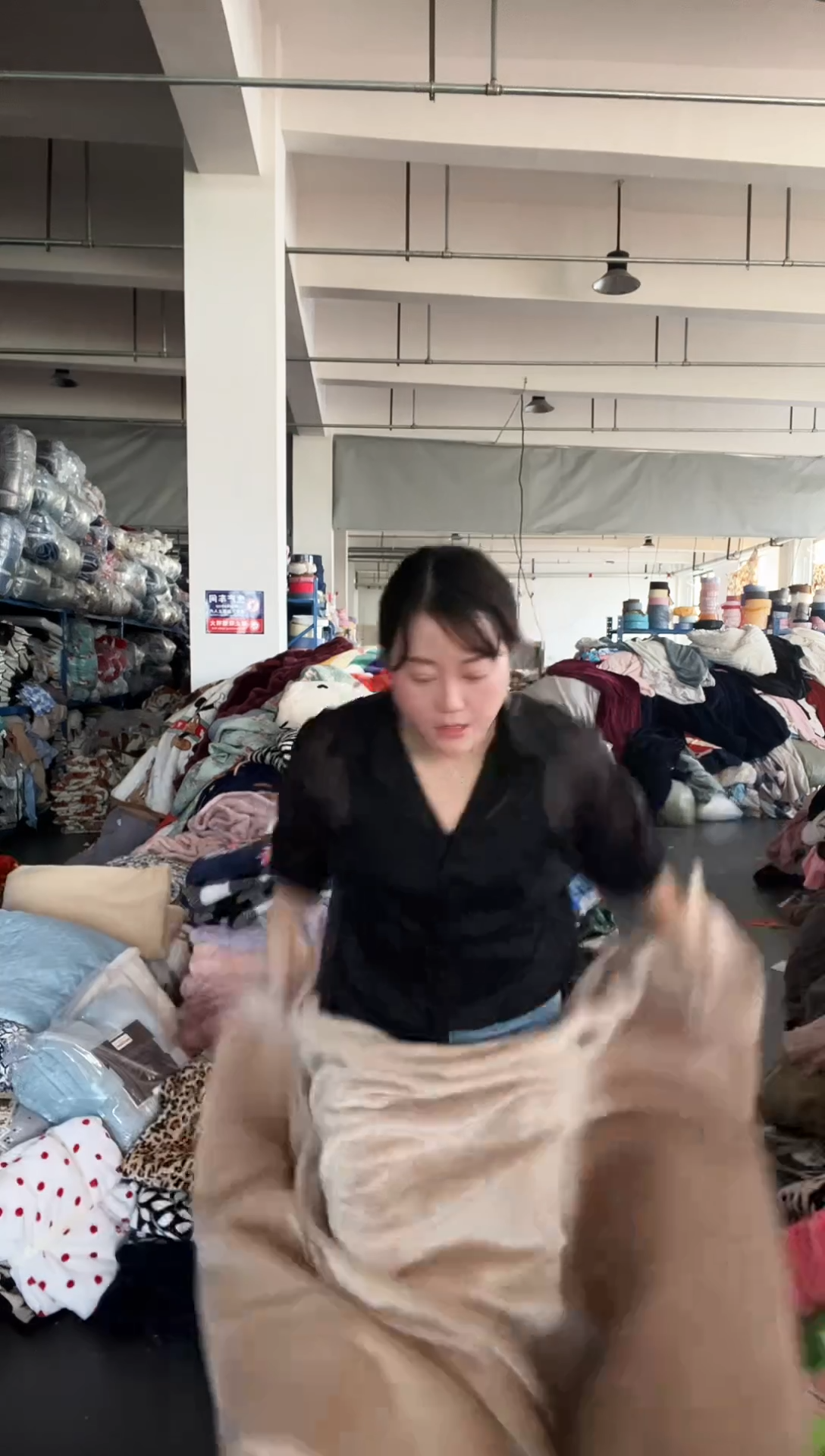 混纺主播手上拿的产品   2.0*2.3米