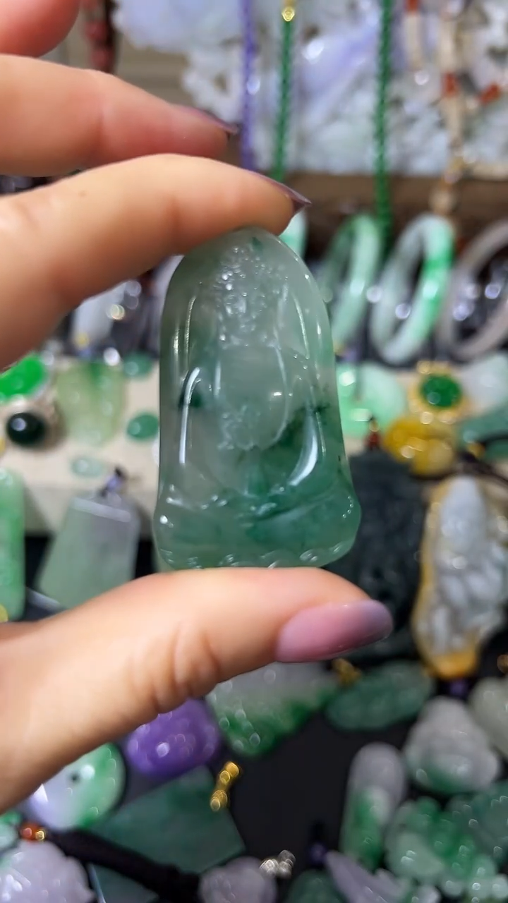 颈饰未镶嵌翡翠观音