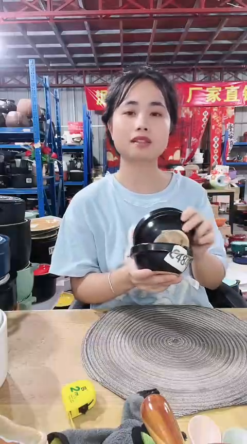 484明显瑕疵黑色明火碗2个