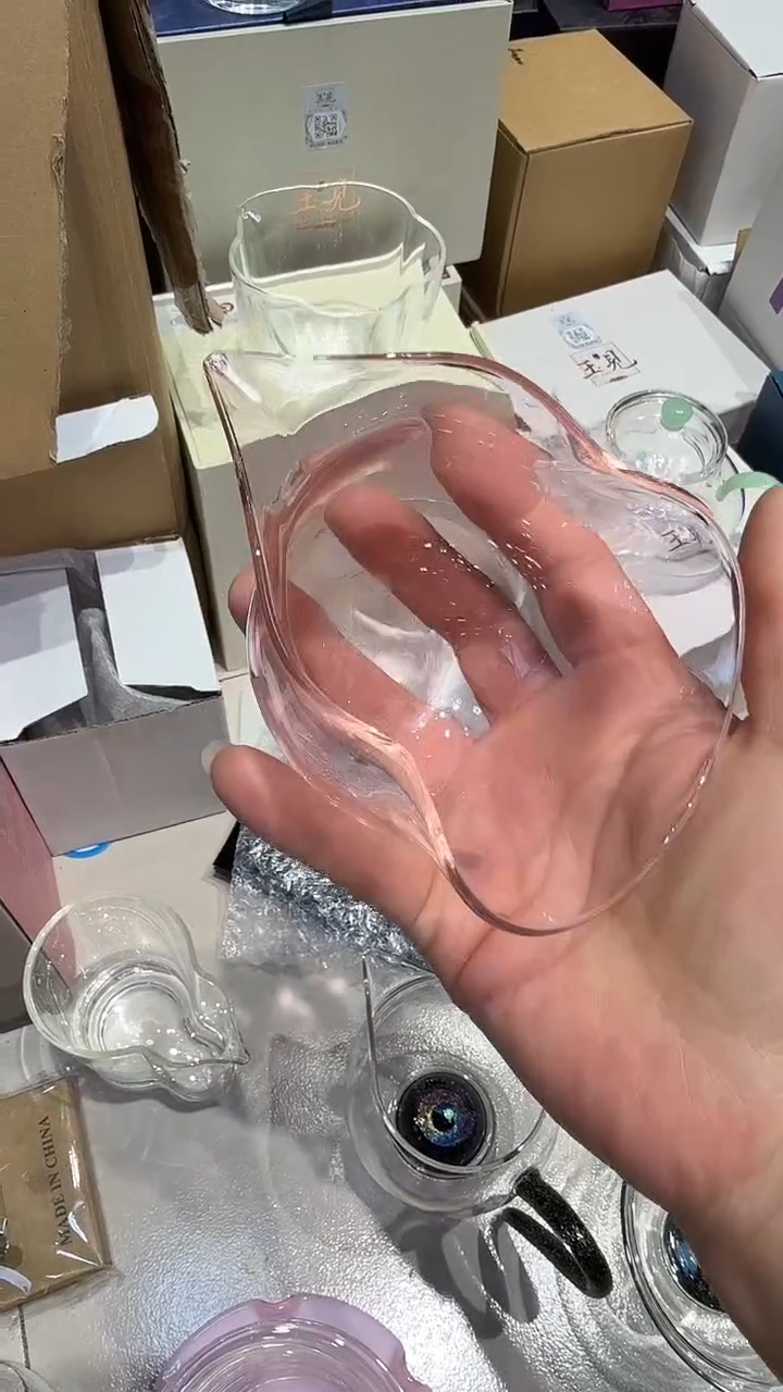 粉葫芦公道杯     