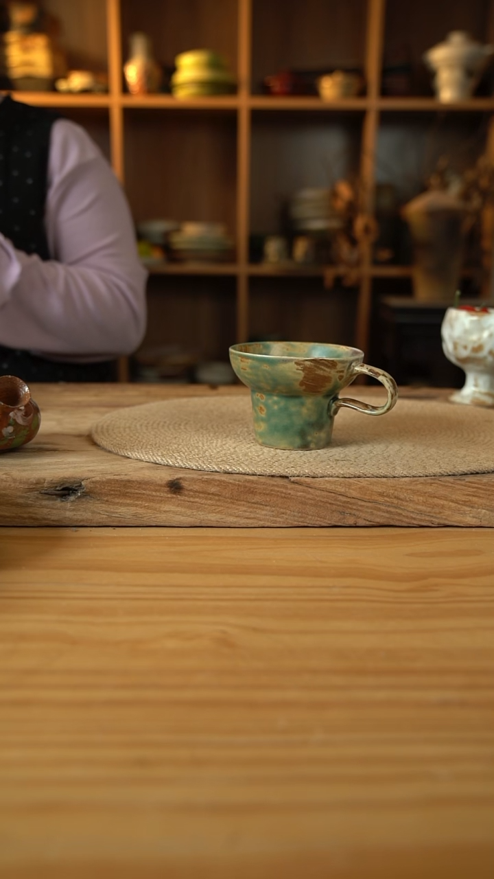 黄绿色系列的带把手大口咖啡杯1个