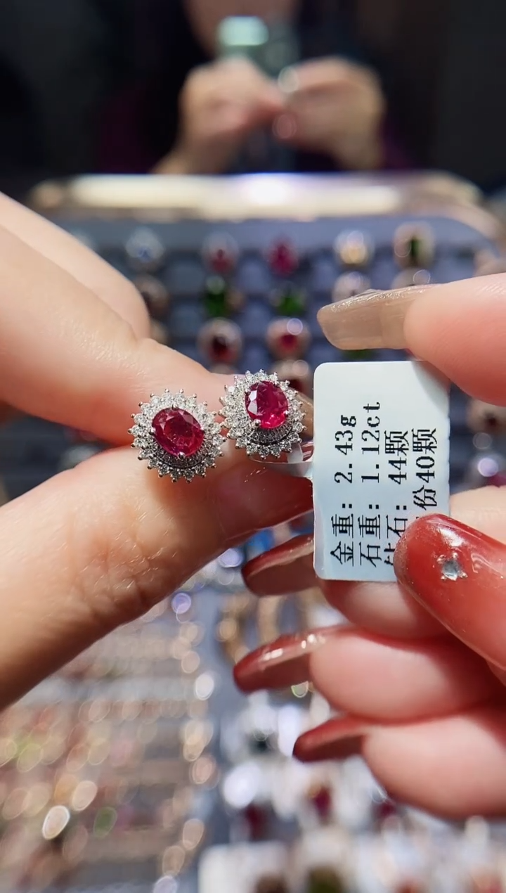 【闪购商品】红宝石耳饰18K金镶嵌1.12.