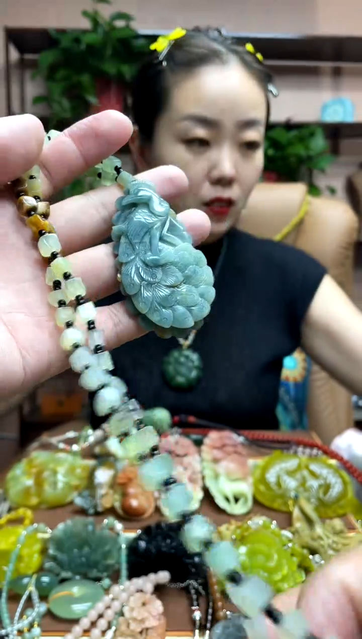未镶嵌岫玉吊坠·