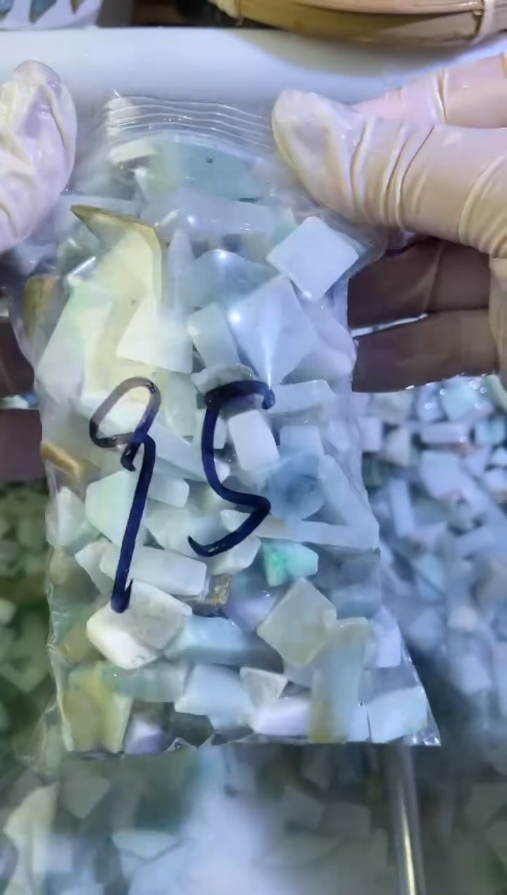 【闪购商品】翡翠颈饰未镶嵌天然翡翠小号500克95
