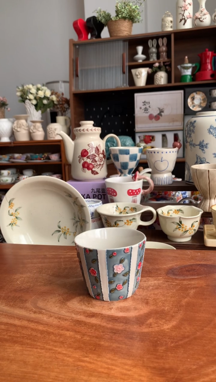 瓷浮雕玫瑰猪口杯   【送勺】