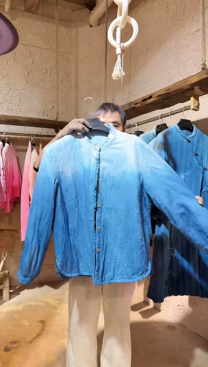 板蓝根蓝染木耳领刺绣，衬衣