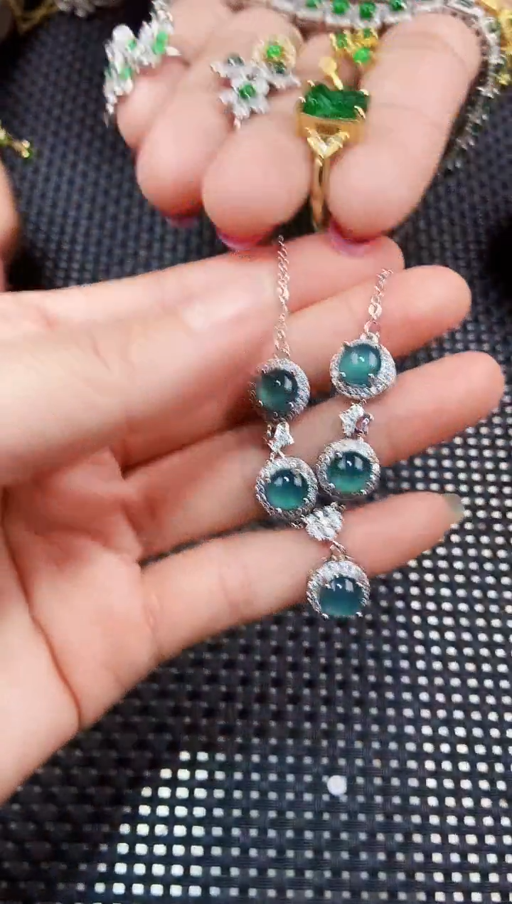 【闪购商品】翡翠颈饰未镶嵌11111111