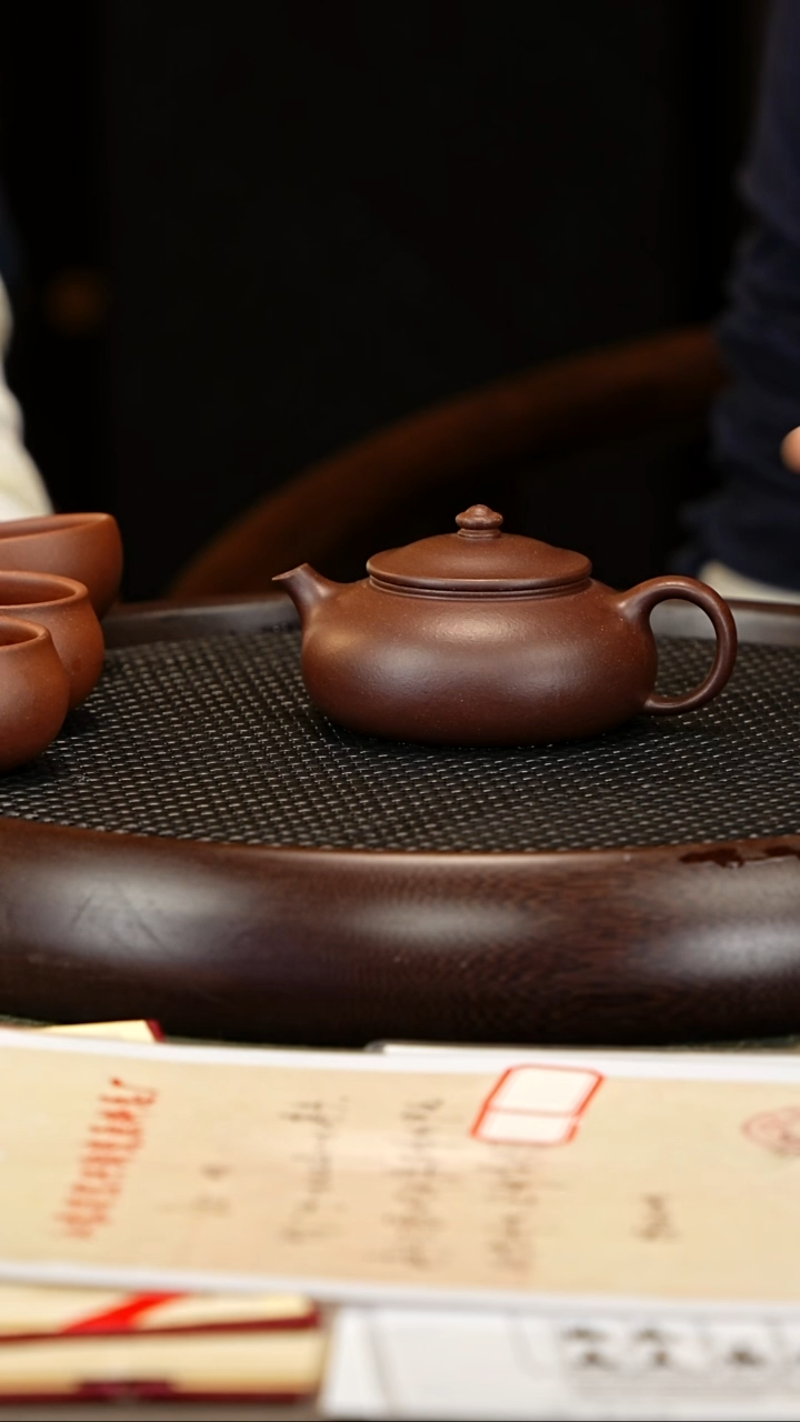 茶壶紫砂42 张彩萍 棠韵紫泥 寒江200c