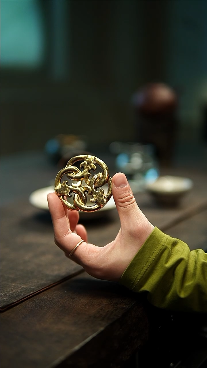 【闪购商品】松风陶泥金彩三足盖置