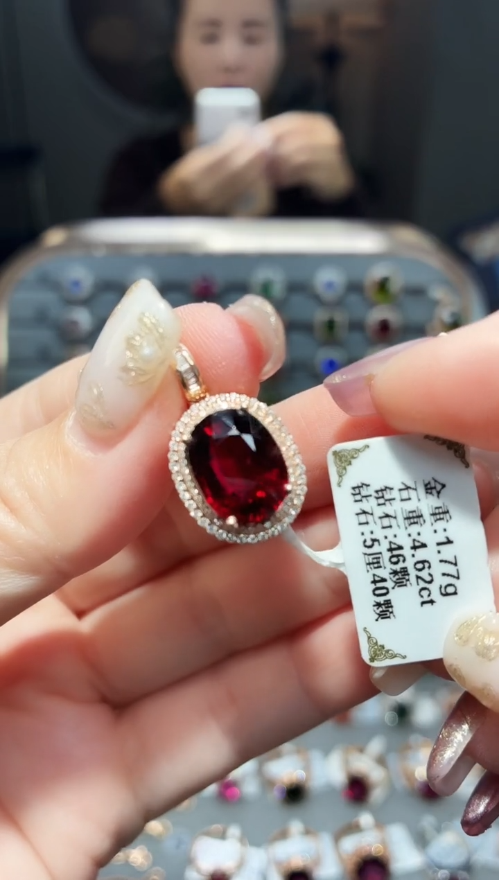 颈饰18K金镶嵌碧玺4.62