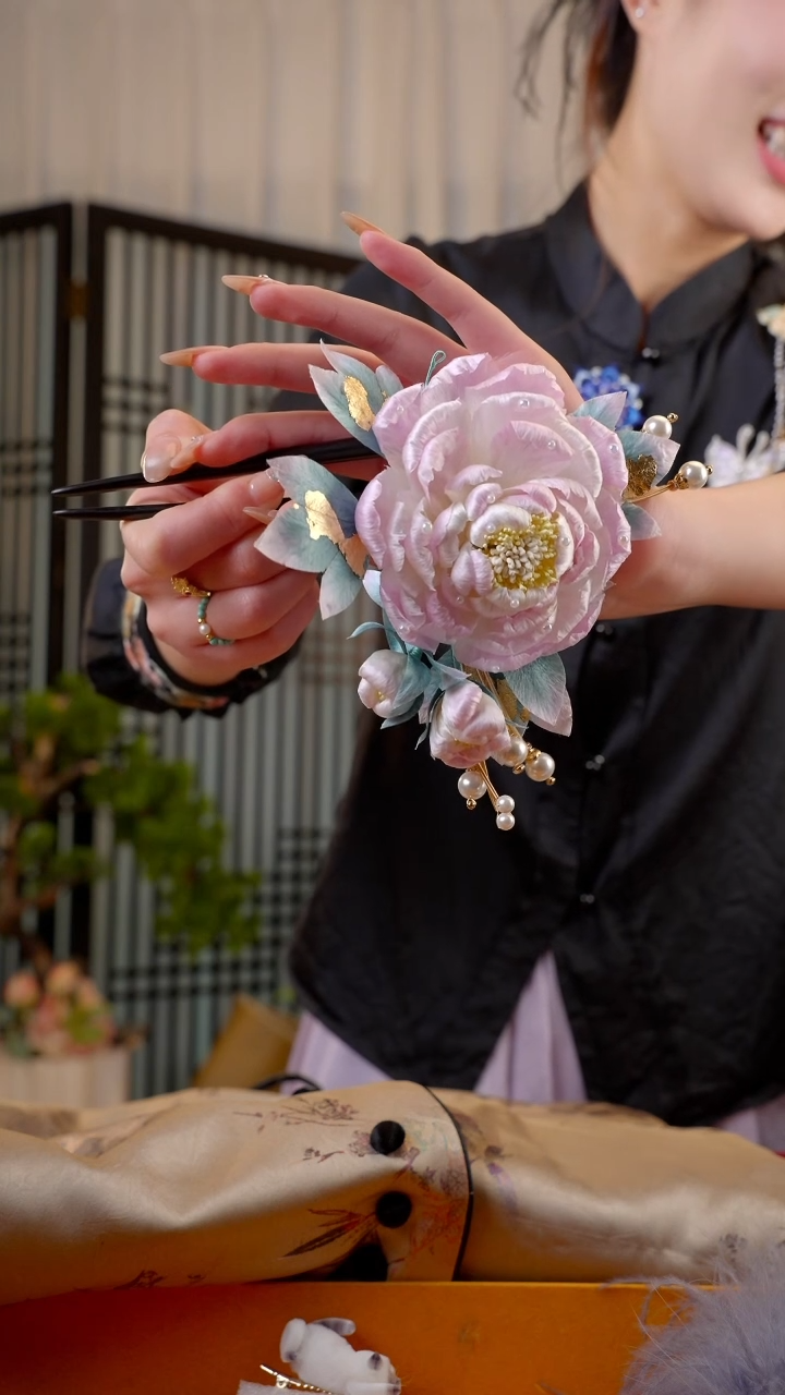 织绣不****?8506黑色闪群S码100斤到110斤卡吗拍小