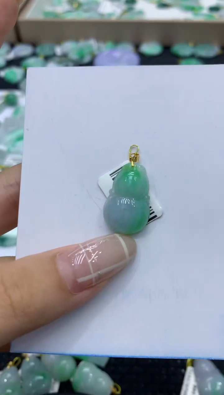 颈饰18K金镶嵌翡翠天然缅甸翡翠A货
