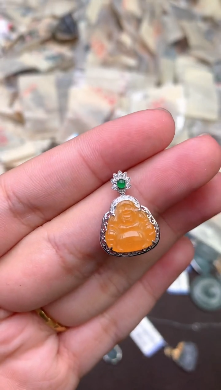 18K金镶嵌挂件翡翠   —