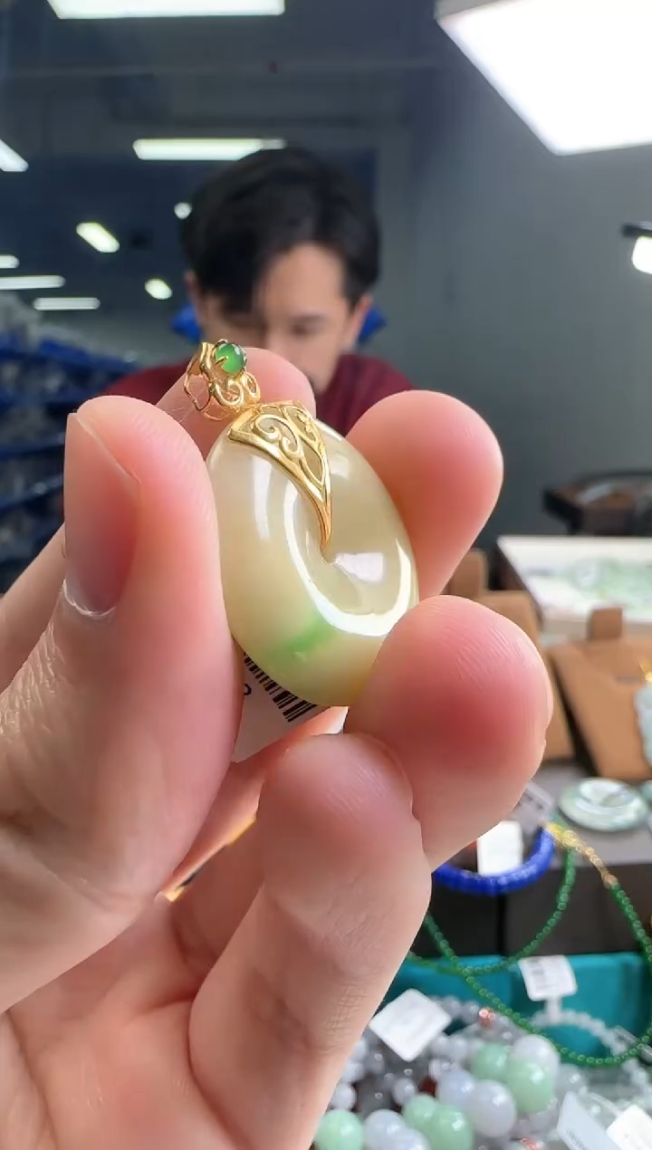 【闪购商品】翡翠吊坠(不含链)18K金镶嵌平安扣吊坠31