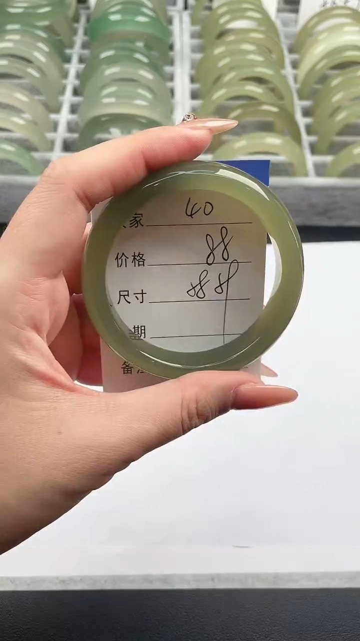 未镶嵌手镯石英质玉湖水绿