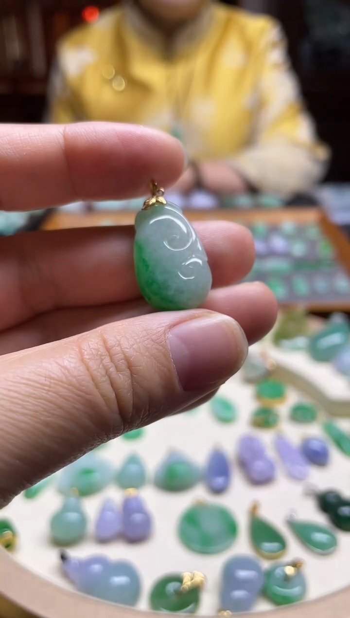 【闪购商品】翡翠颈饰18K金镶嵌如意