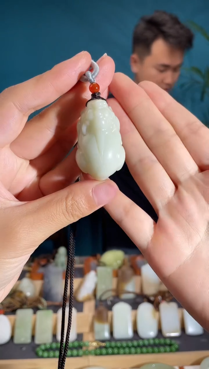 和田玉未镶嵌颈饰1