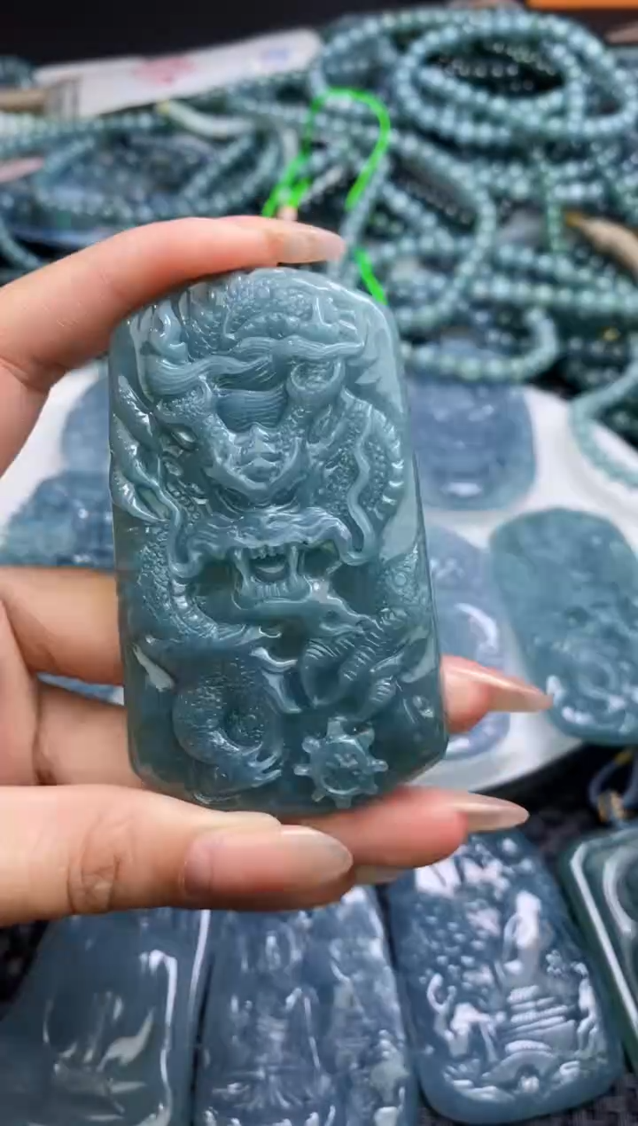 【闪购商品】翡翠颈饰未镶嵌           